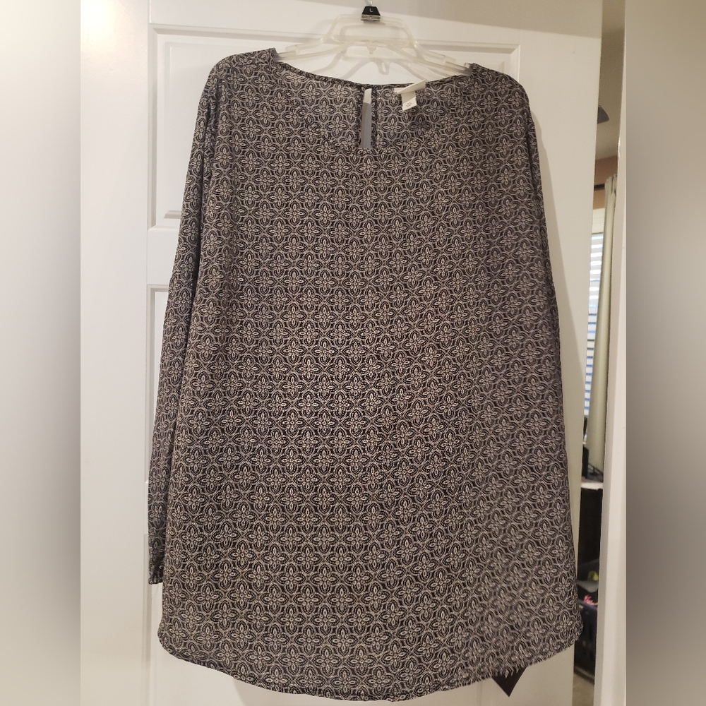 Ava & ViV Black and White Long Sleeve blouse